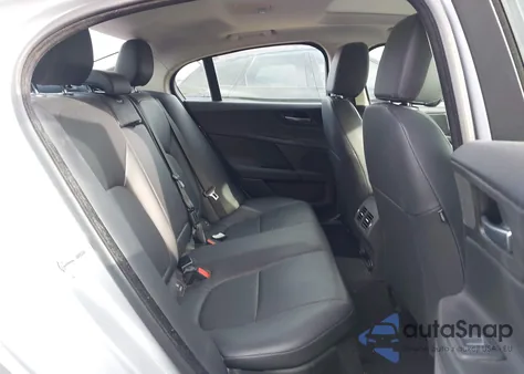 2017 Jaguar Xe 25T Premium z USA, uszkodzony, nr VIN SAJAD4BG8HA971796